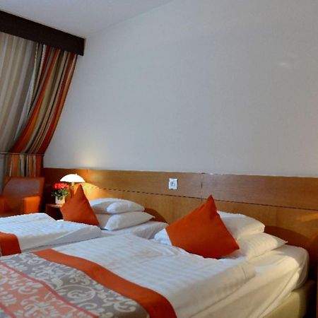 Hotel Sopron Exteriör bild