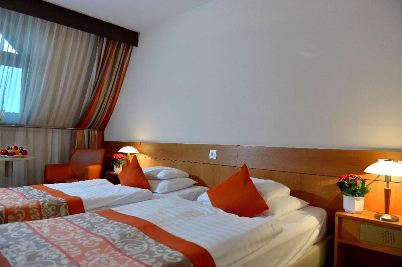 Hotel Sopron Exteriör bild