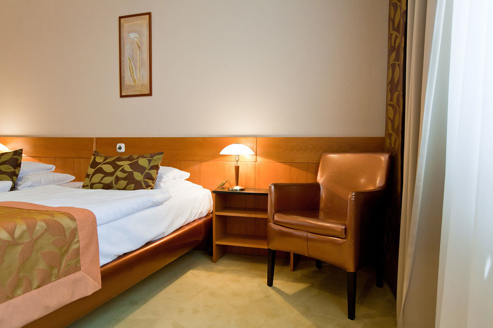 Hotel Sopron Exteriör bild