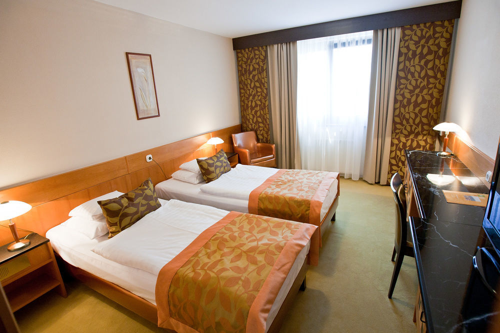 Hotel Sopron Exteriör bild
