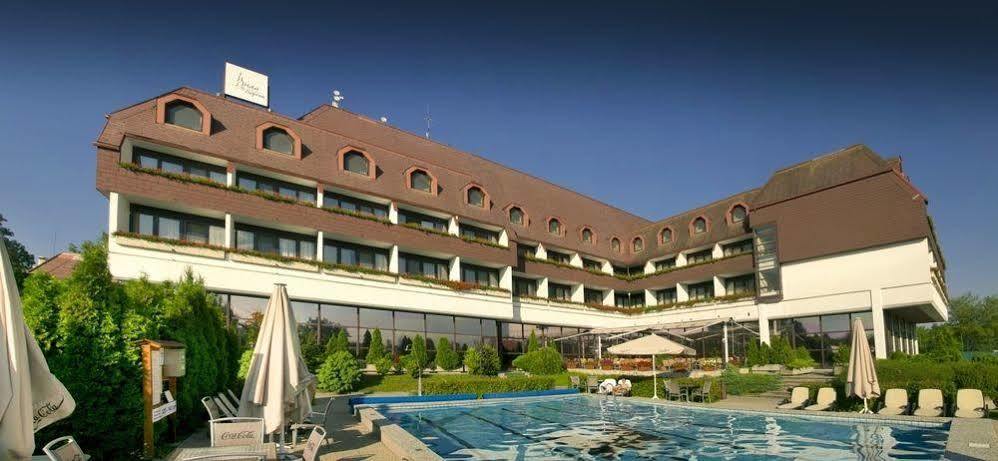 Hotel Sopron Exteriör bild