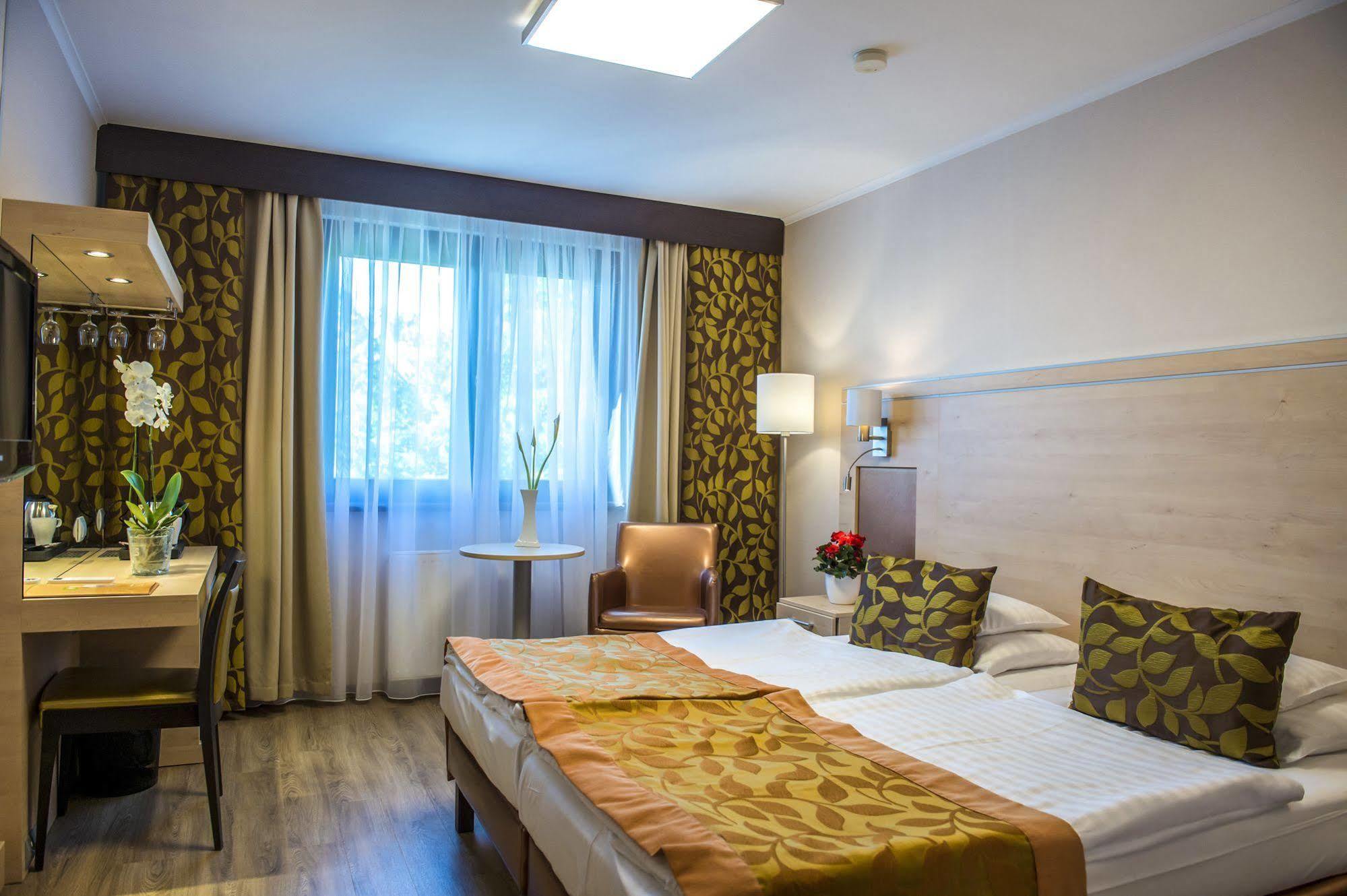 Hotel Sopron Exteriör bild