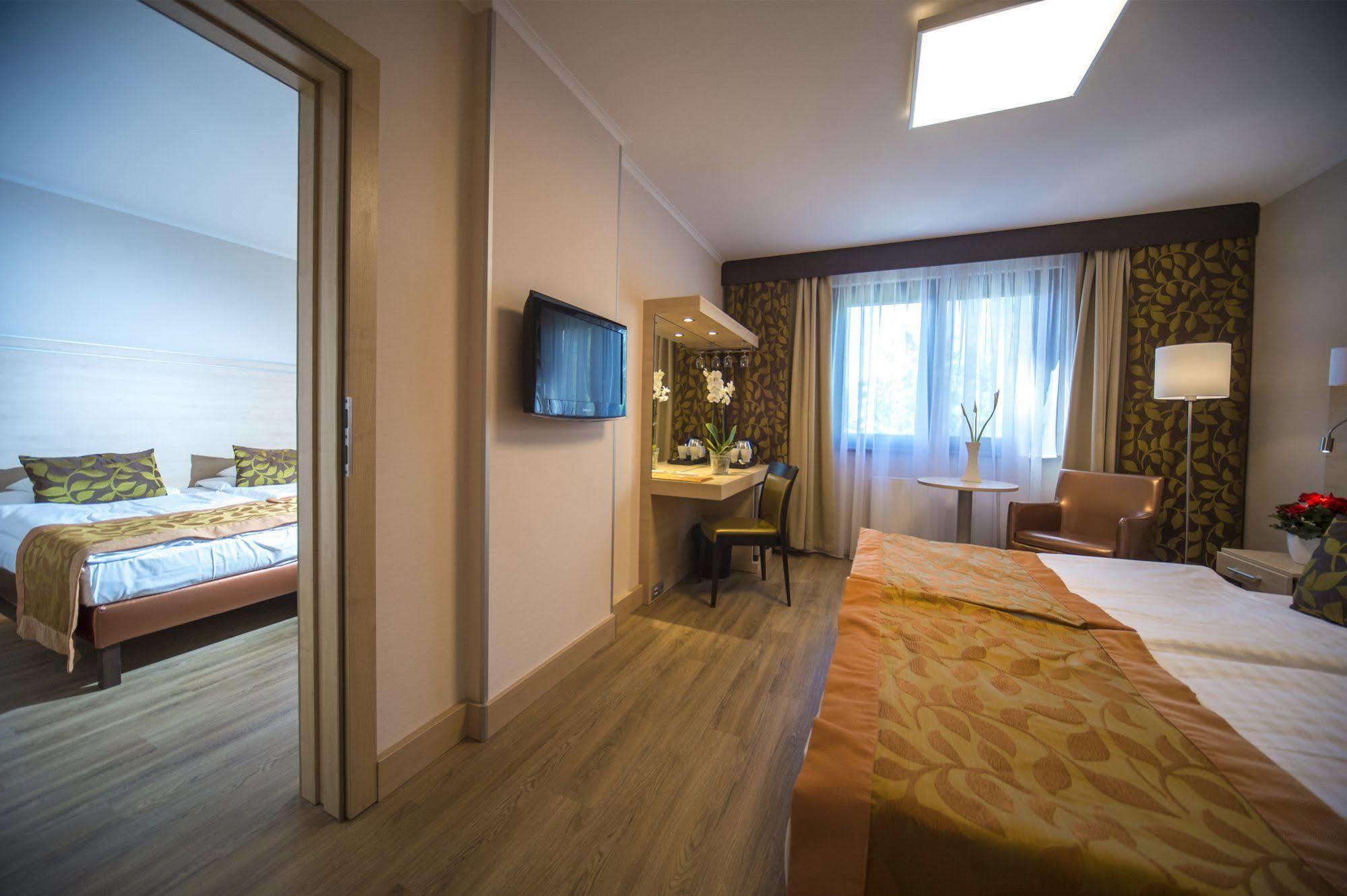 Hotel Sopron Exteriör bild