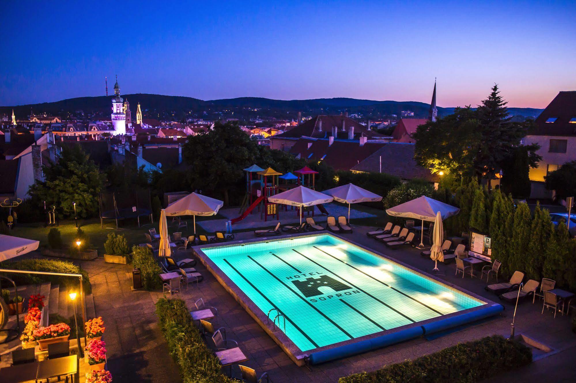 Hotel Sopron Exteriör bild